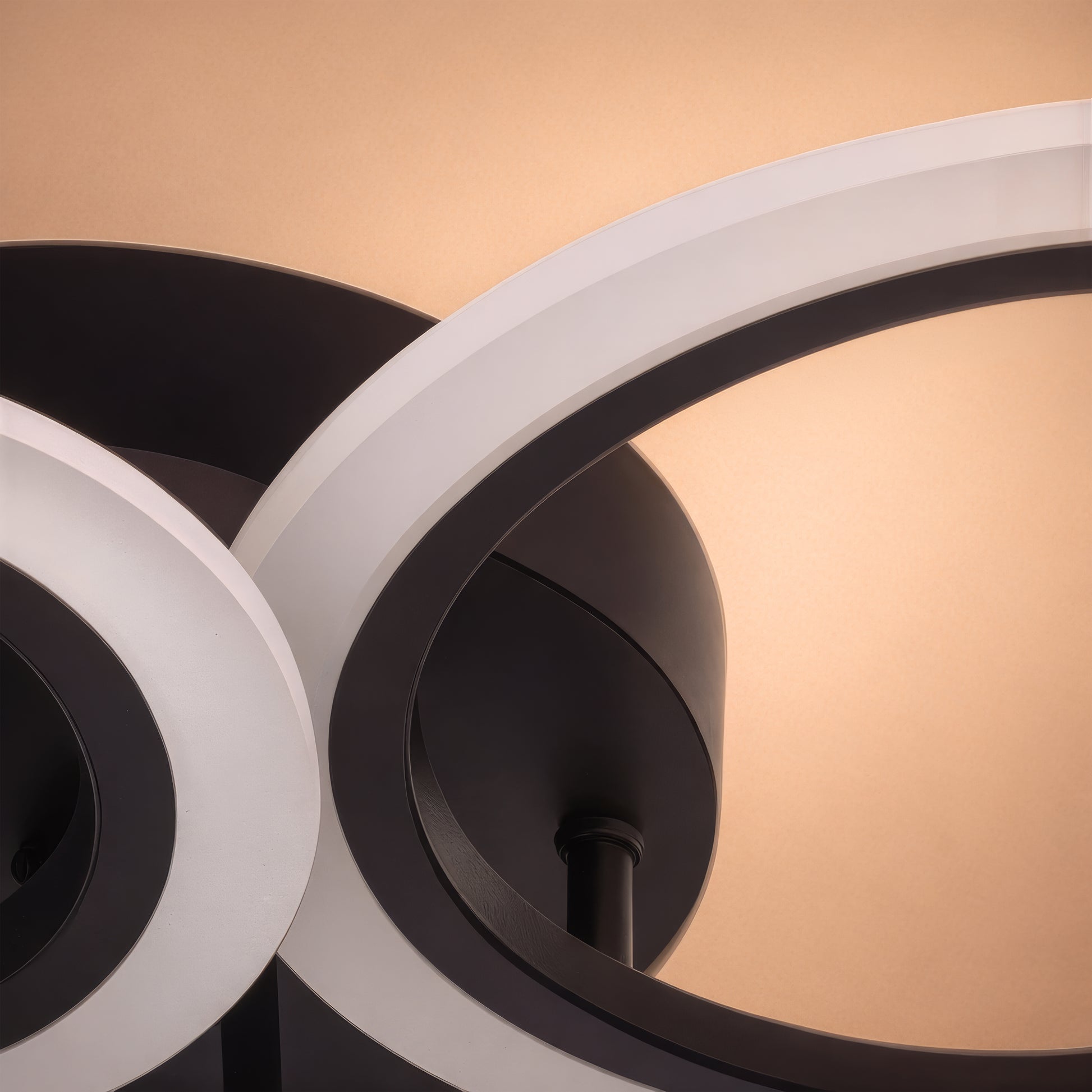 Πολυέλαιος LED με τηλεχειριστήριο BETTY 43W, 4 κύκλοι, κρύο/θερμό/ουδέτερο φως, ρυθμιζόμενο, μαύροι πολυέλαιοι LED με τηλεχειριστήριο Προεπιλεγμένος τίτλος Alessandro Design