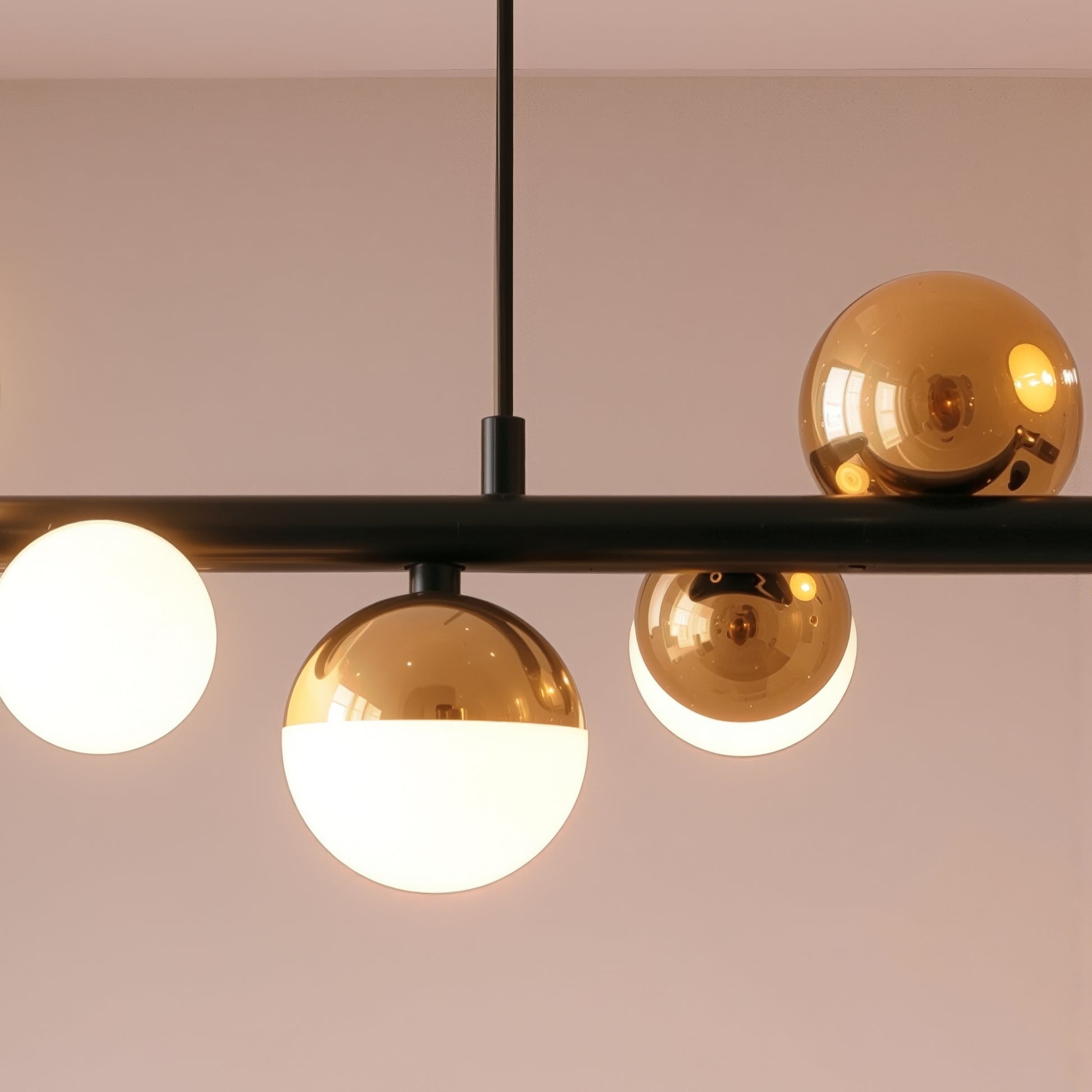 Πολυέλαιος Aurion 29W Ακρυλικός LED Κρεμαστός με Τηλεχειριστήριο, Ρυθμιζόμενο, Μαύρο Χρυσό, Μεταλλικό και Ακρυλικό LED Πολυέλαιοι με Τηλεχειριστήριο Προεπιλεγμένος τίτλος Alessandro Design