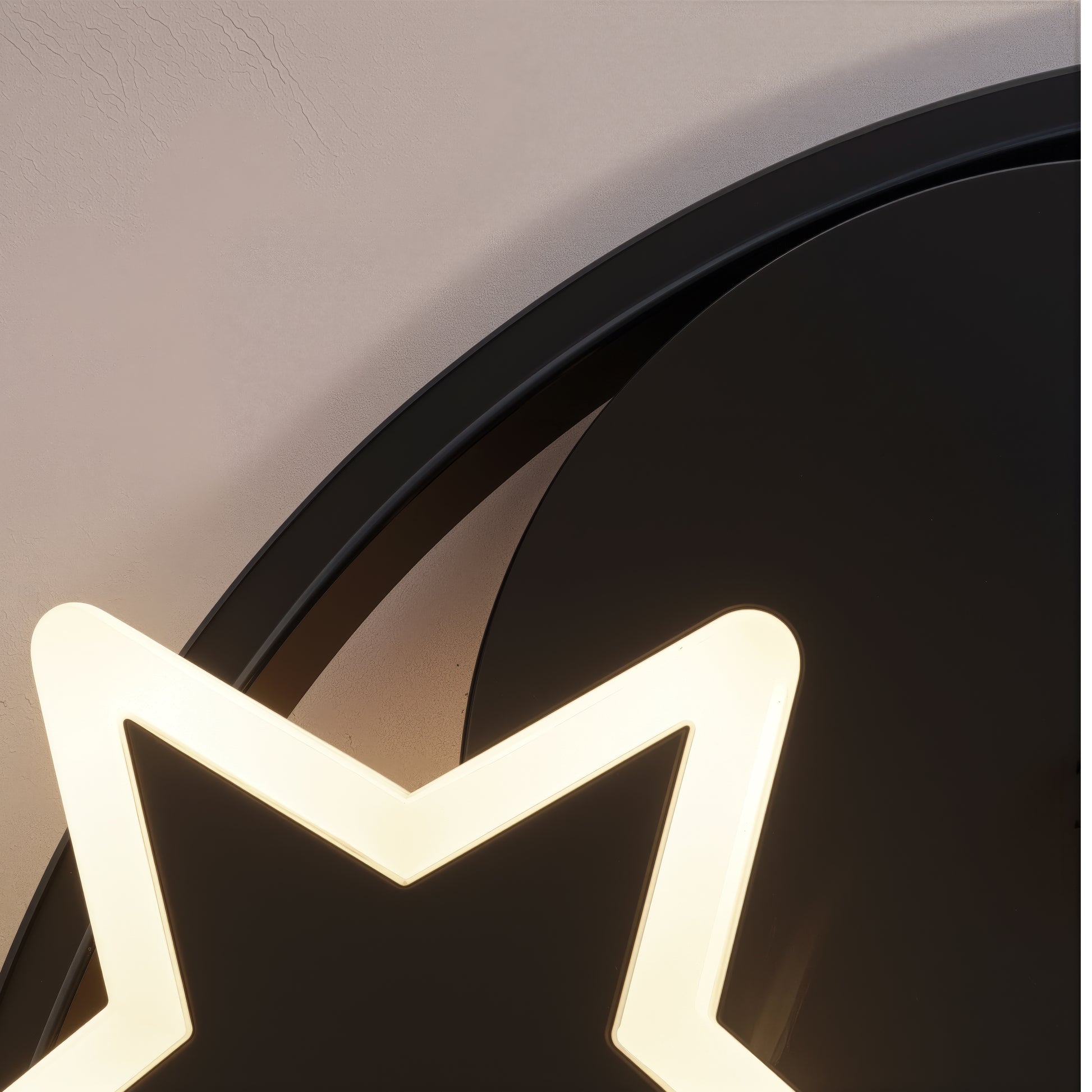 Πολυέλαιος LED με τηλεχειριστήριο ALYONA 44W, Σελήνη και αστέρι, Κρύο/Θερμό/Ουδέτερο φως, Ρυθμιζόμενο, Μαύρος πολυέλαιος LED με τηλεχειριστήριο Προεπιλεγμένος τίτλος Alessandro Design