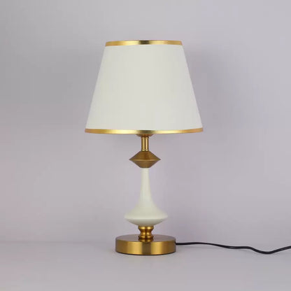Nevaeh Lamp 1x E27 White Gold Lamps & Lamps Προεπιλεγμένος τίτλος Alessandro Design